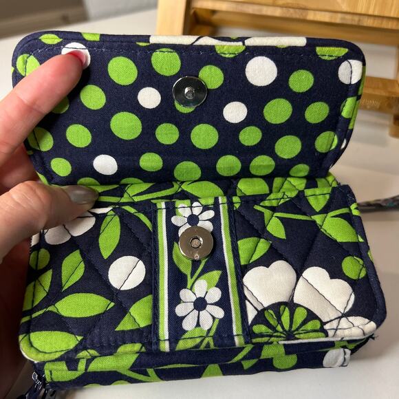 Bundle Vera Bradley Zip Around Wallet and NWT Luggage Tag - Picture 2 of 7